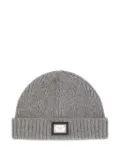 Dolce & Gabbana Kids ribbed logo-plaque beanie hat - Grey
