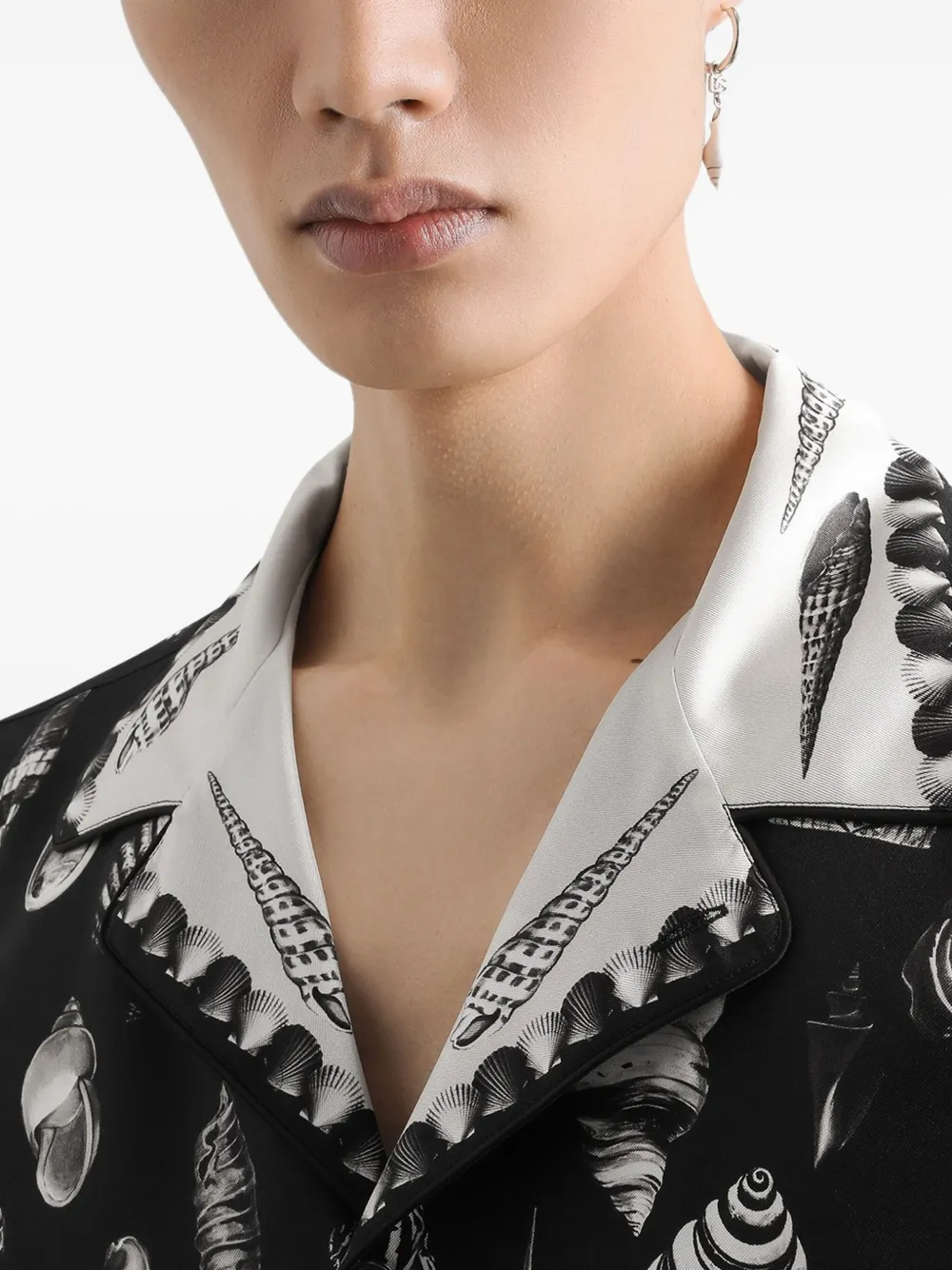 Dolce & Gabbana seashell single earring | Image 2