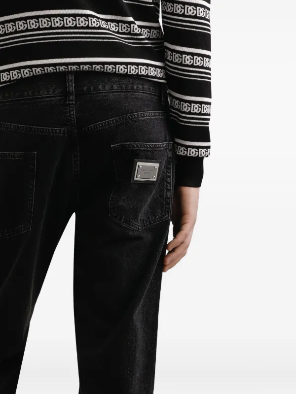 DOLCE&GABBANA ブラックデニム ロゴプレートが綺麗 Dolce & Gabbana ロゴプレート ジーンズ | ブラック | FARFETCH JP