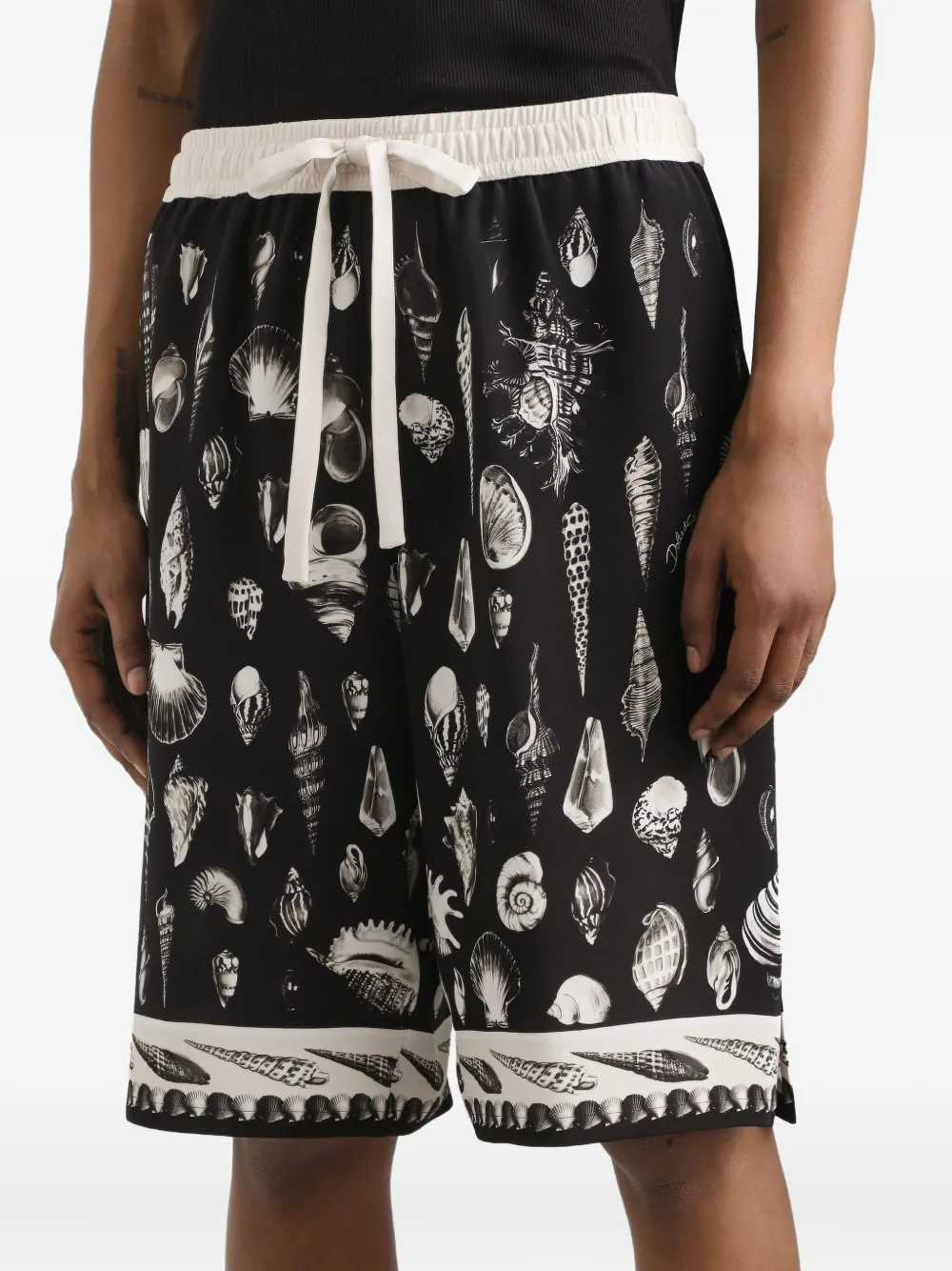Dolce & Gabbana seashell-print drawstring shorts Zwart