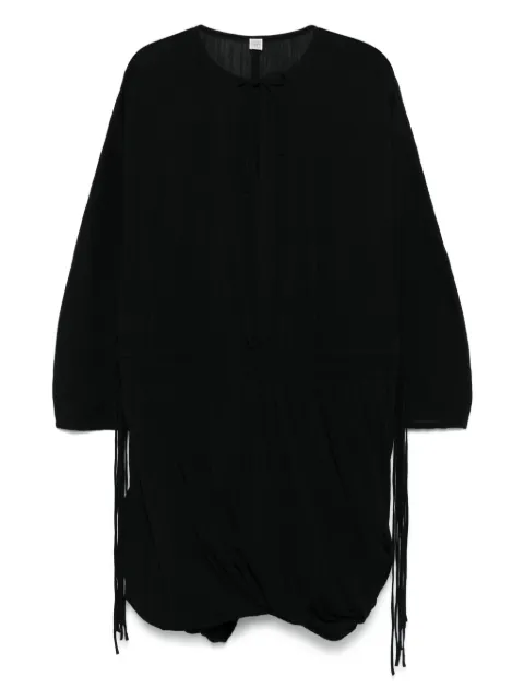 TOTEME vestido camisero con cordones en la cintura
