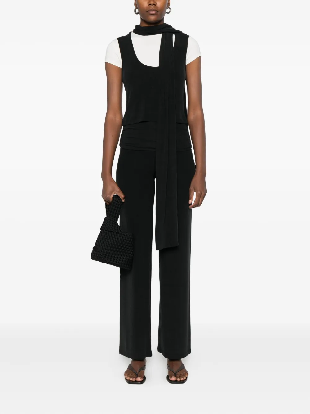 Aya Muse Blouse met sjaaldetail en diepe ronde hals - Zwart