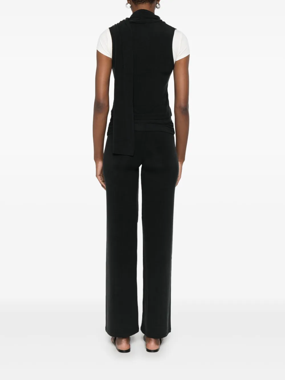 Aya Muse Blouse met sjaaldetail en diepe ronde hals Zwart