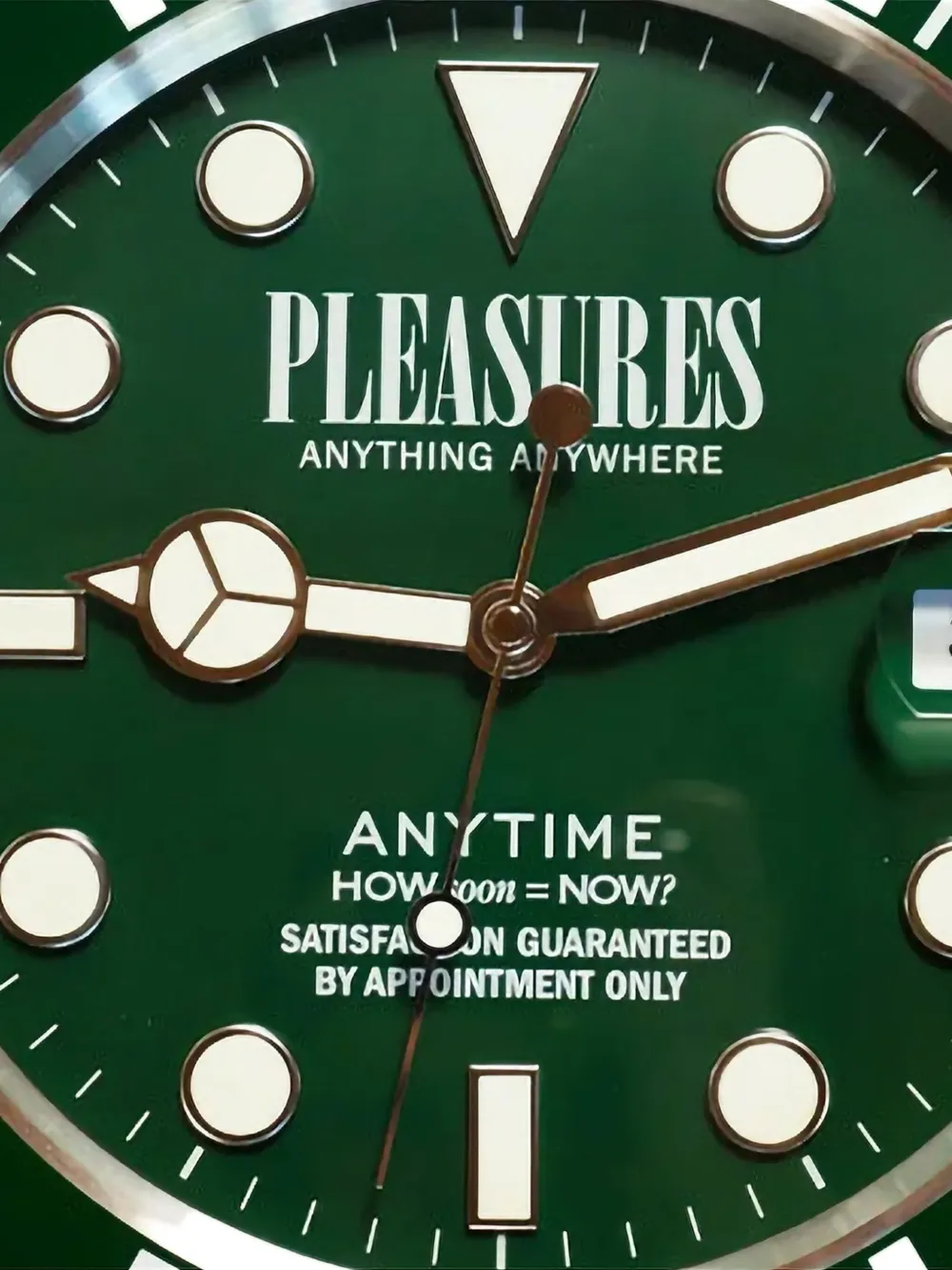 Pleasures Anytime wall clock (33cm) - Groen