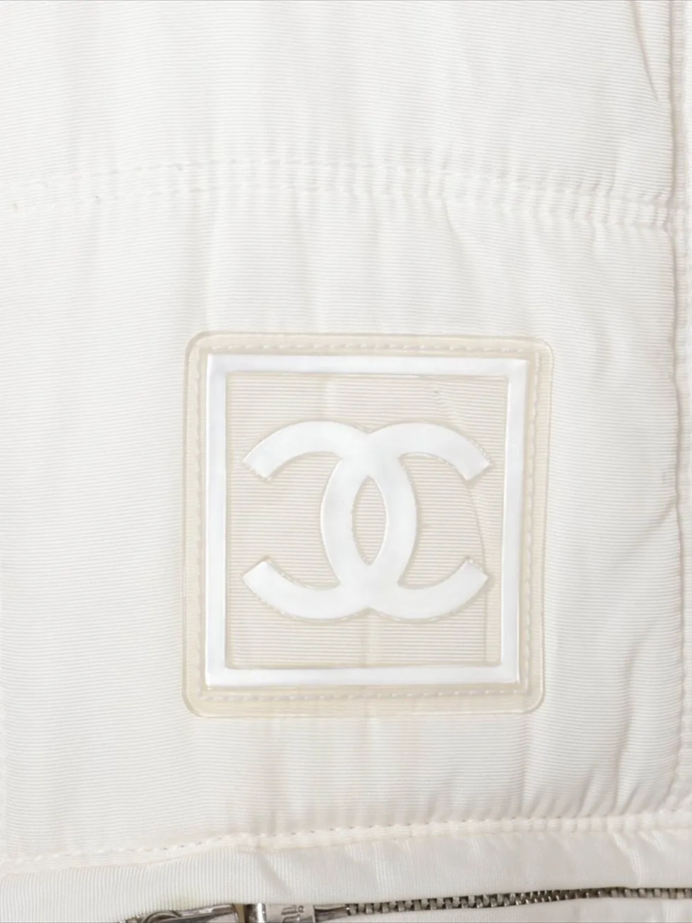 Pre-owned Chanel Detachable-sleeve Jacket In White