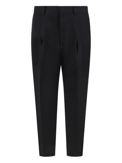 Costumein pantalones plisados