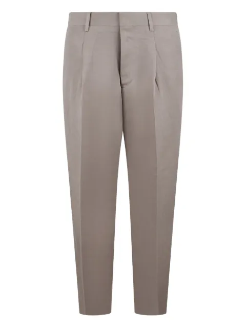 Costumein pantalones con pinzas