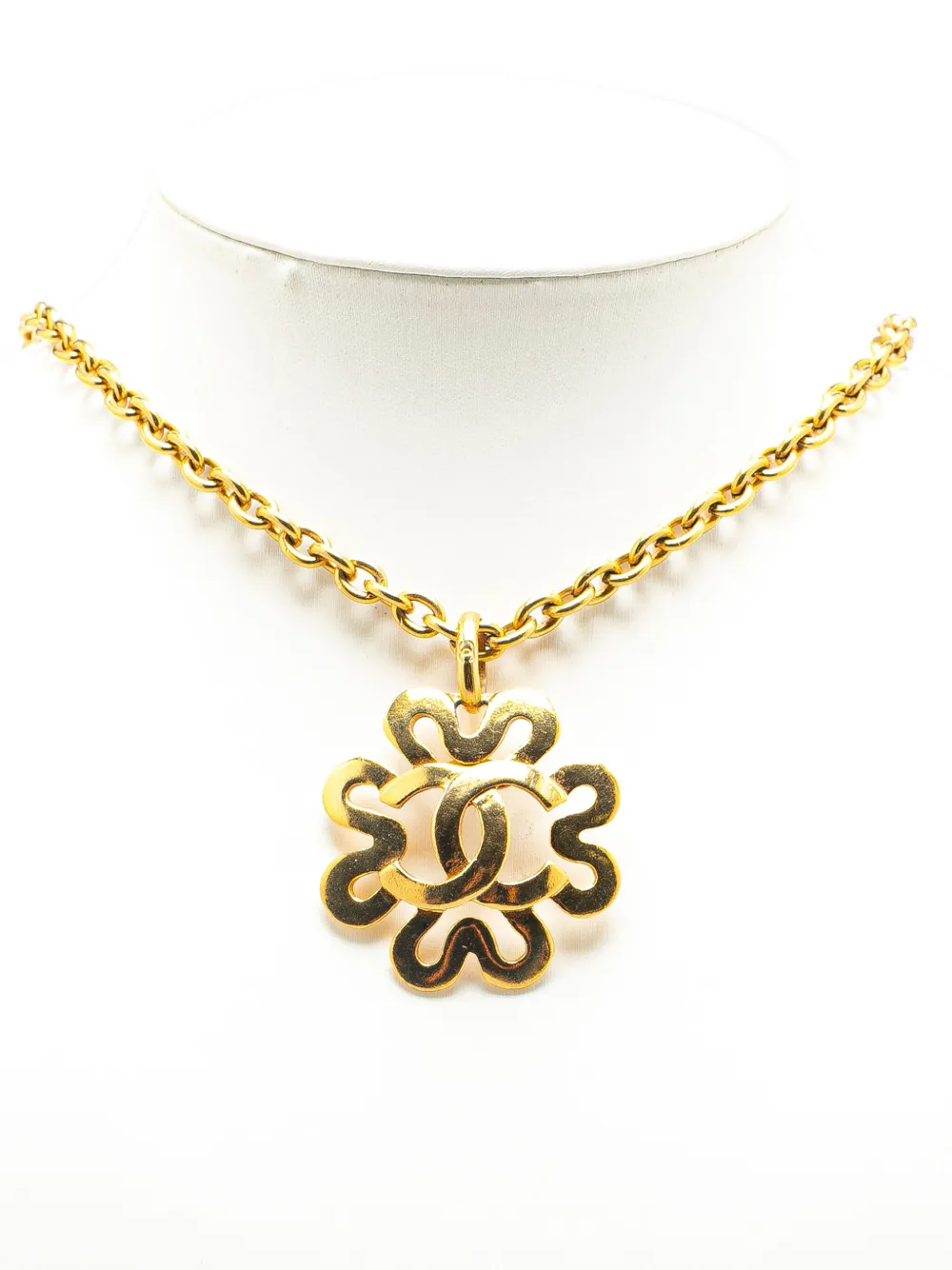 Pre-owned Chanel 1970-1980 Gold Plated Cc Flower Pendant Necklace Costume Necklace