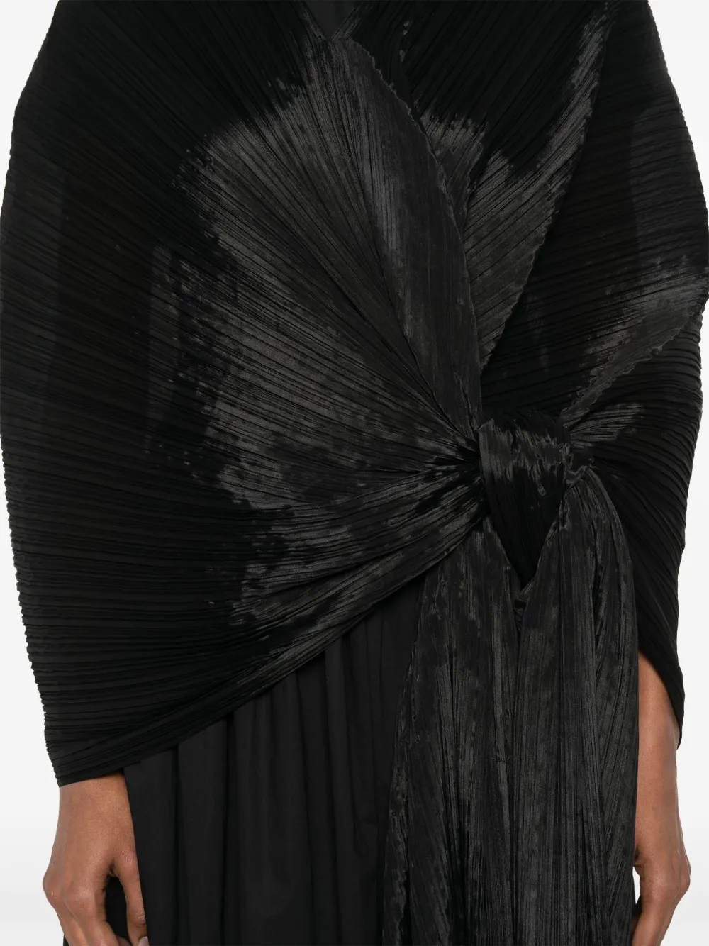 Pleats Please Issey Miyake pleated cape Zwart