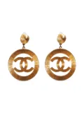 CHANEL Pre-Owned 1993 large CC-Mark earrings - Gold