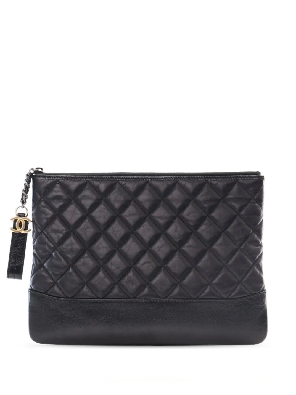 CHANEL Pre-Owned 2018 ミディアム エイジドカーフスキン ガブリエル O ケース クラッチバッグ - ブラック CHANEL Pre-Owned 2018 ミディアム エイジドカーフスキン ガブリエル O ケース クラッチバッグ - ブラック