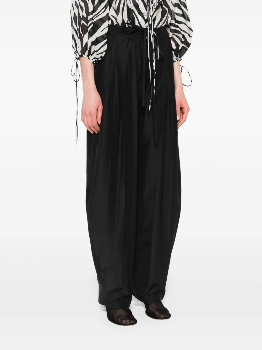 THE ANDAMANE Broek met geplooid detail Zwart