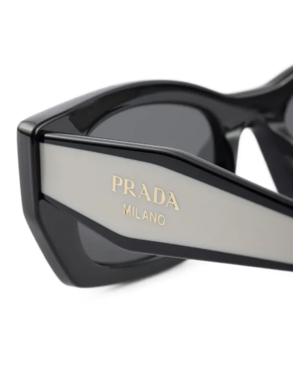 Prada Eyewear スクエアフレーム サングラス | ブラック | FARFETCH JP