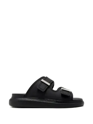 Alexander McQueen ロゴ サンダル | ブラック | FARFETCH JP