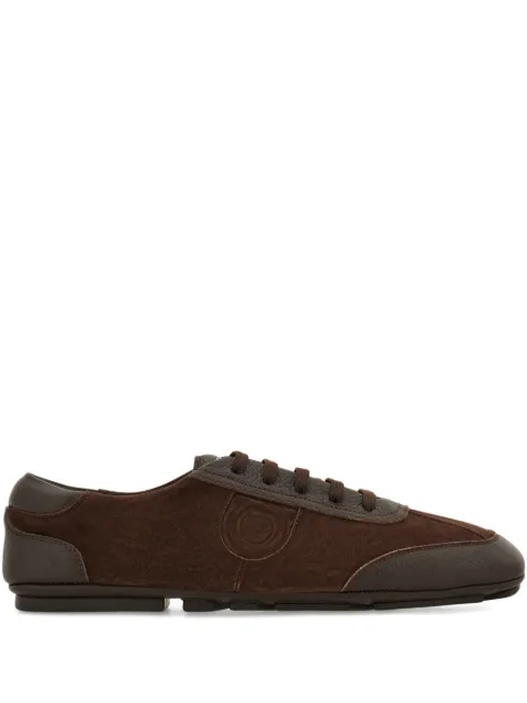 Ferragamo baskets en daim
