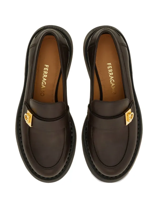 【新品・未使用】Ferragamo ブラウンローファー バックル付き Ferragamo Hug バックル チャンキーローファー | ブラウン | FARFETCH JP