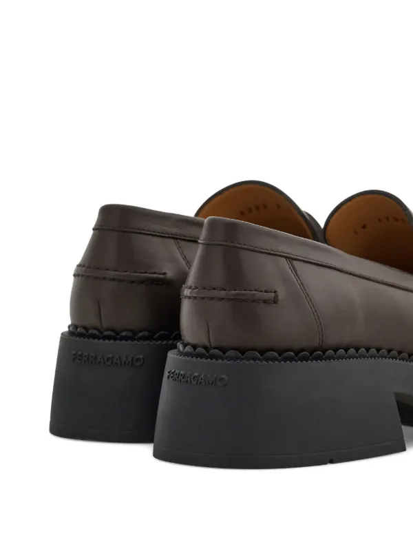 Ferragamo Hug バックル チャンキーローファー | ブラウン | FARFETCH JP