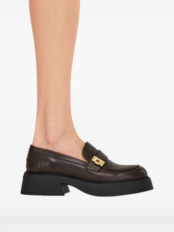 【新品・未使用】Ferragamo ブラウンローファー バックル付き Ferragamo Hug バックル チャンキーローファー | ブラウン | FARFETCH JP
