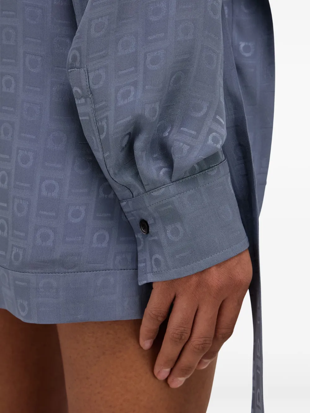 Ferragamo blouse met monogram Blauw