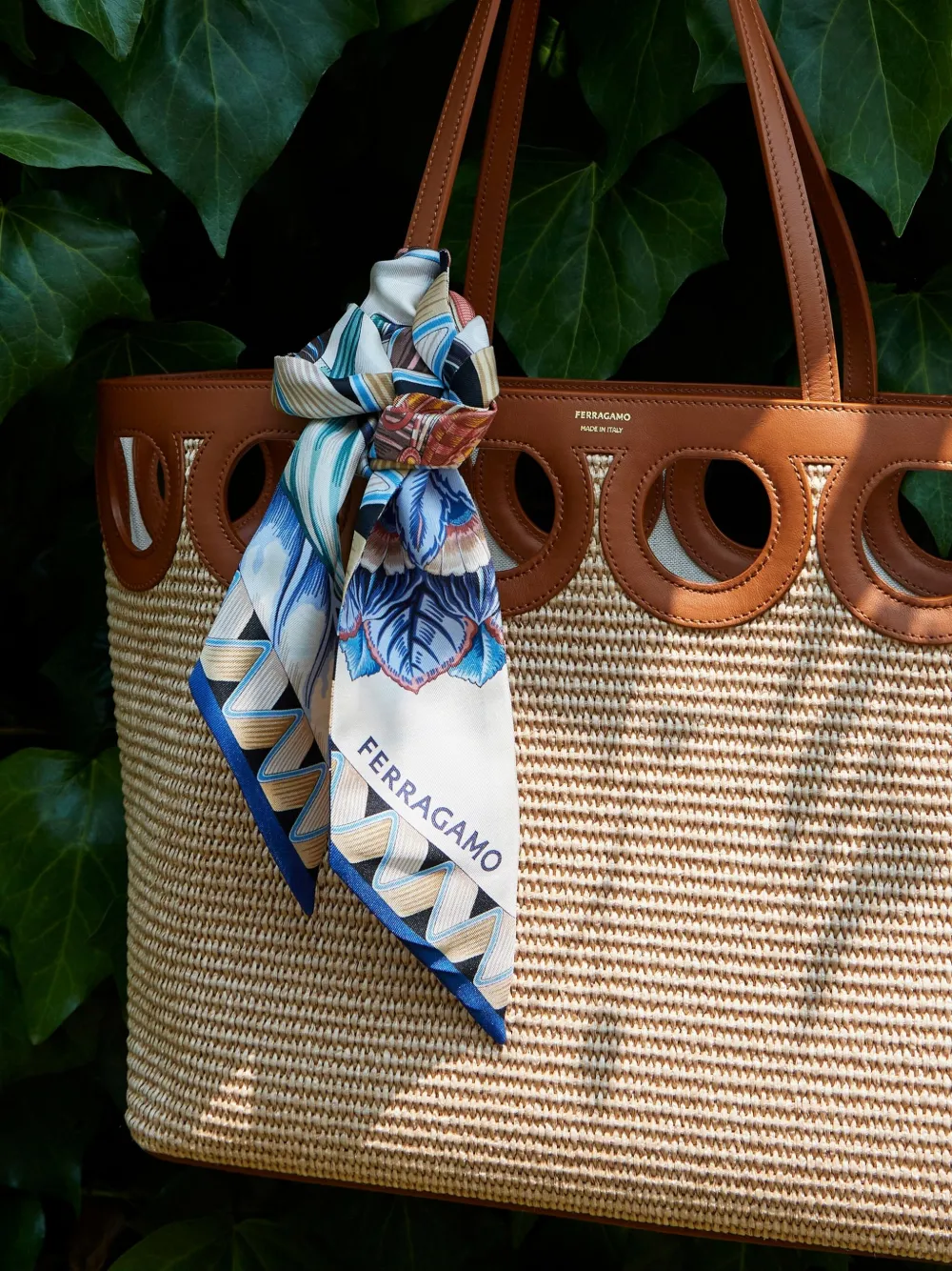 Ferragamo Sjaal met bloemenprint Blauw