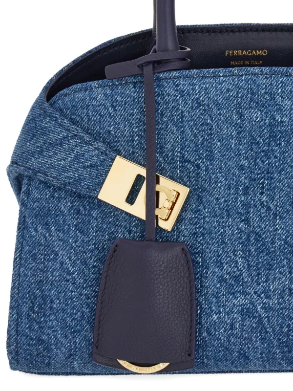 フェラガモ Hug S ハンドバッグ カーフスキン ブルー Ferragamo Hug ハンドバッグ S | ブルー | FARFETCH JP