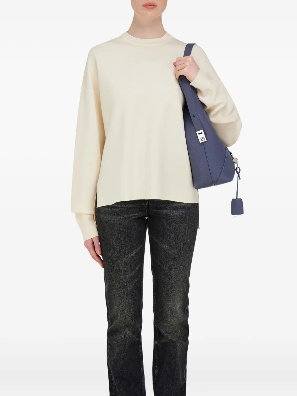 Ferragamo small V-shaped shoulder bag | Image 2