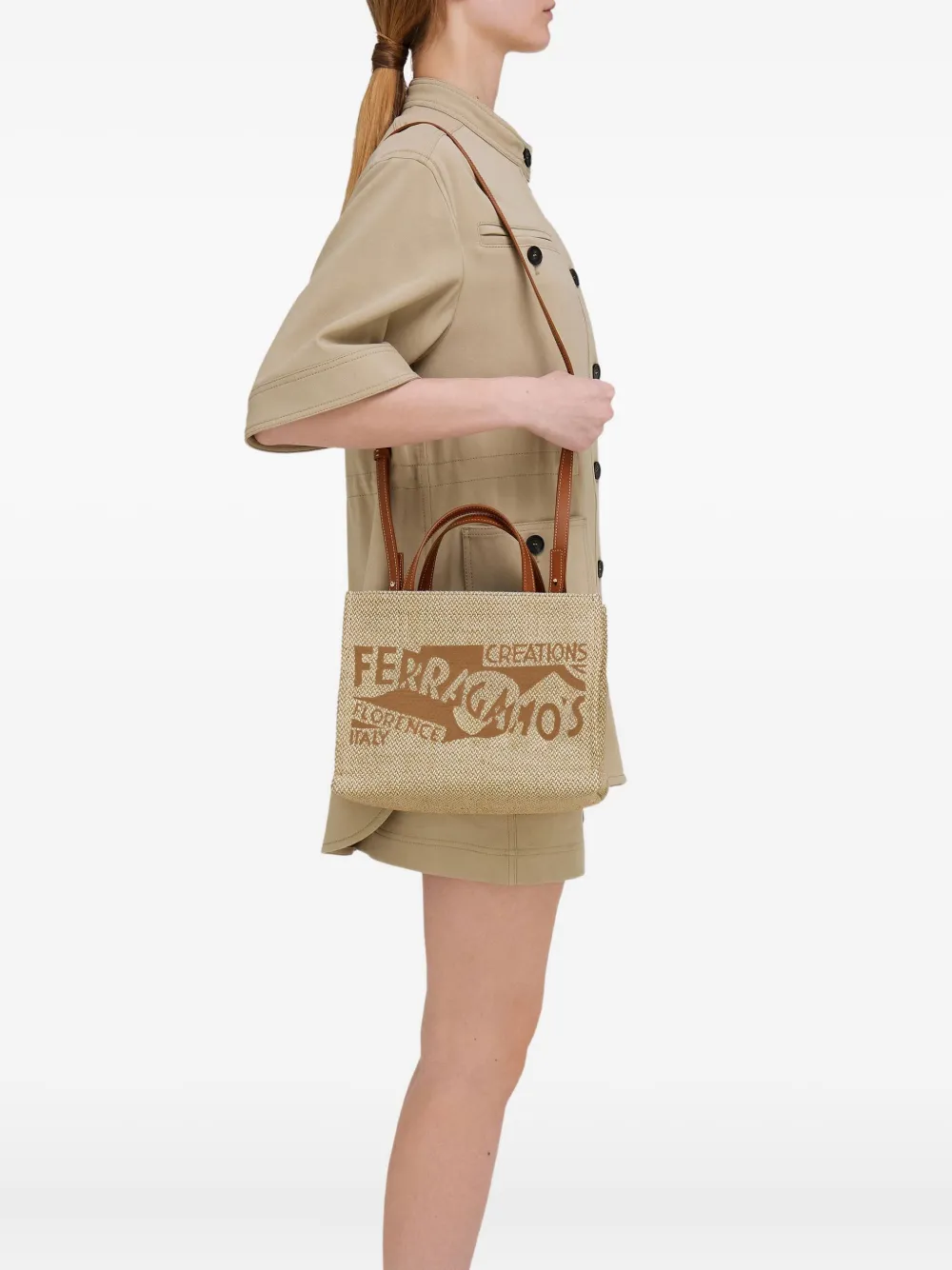 Ferragamo Shopper met geborduurd logo Beige