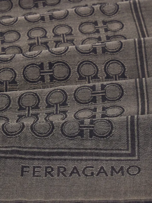 FERRAGAMO ガンチーニ シルクスカーフ Ferragamo ガンチーニ シルクスカーフ | ブラウン | FARFETCH JP