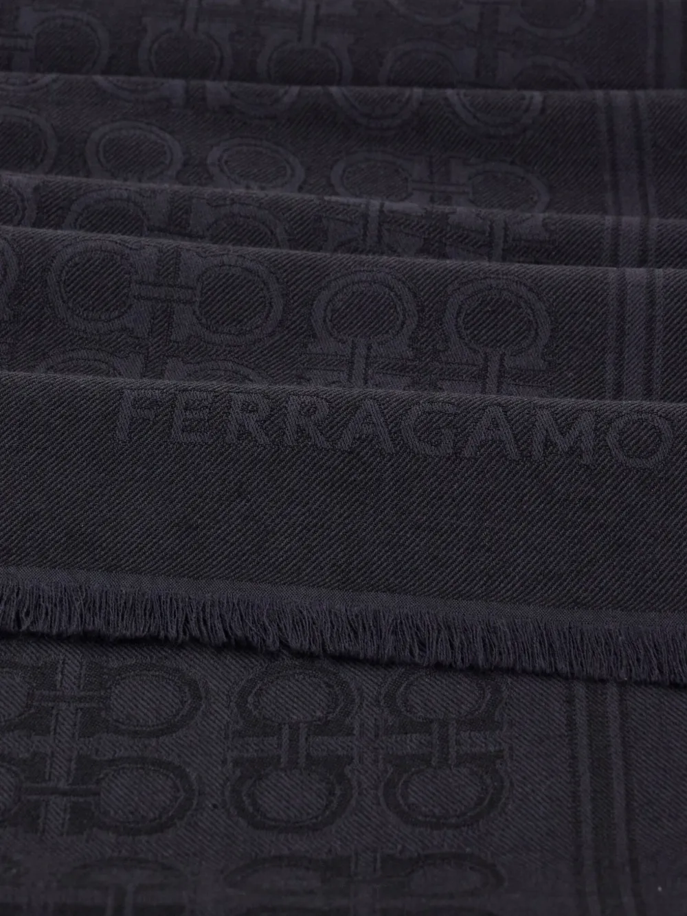 Ferragamo Sjaal met gancini patroon - Zwart