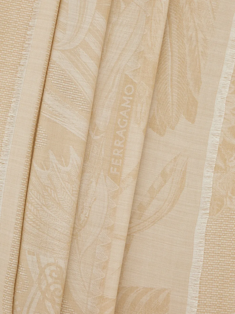 Ferragamo Sjaal met jacquard Beige