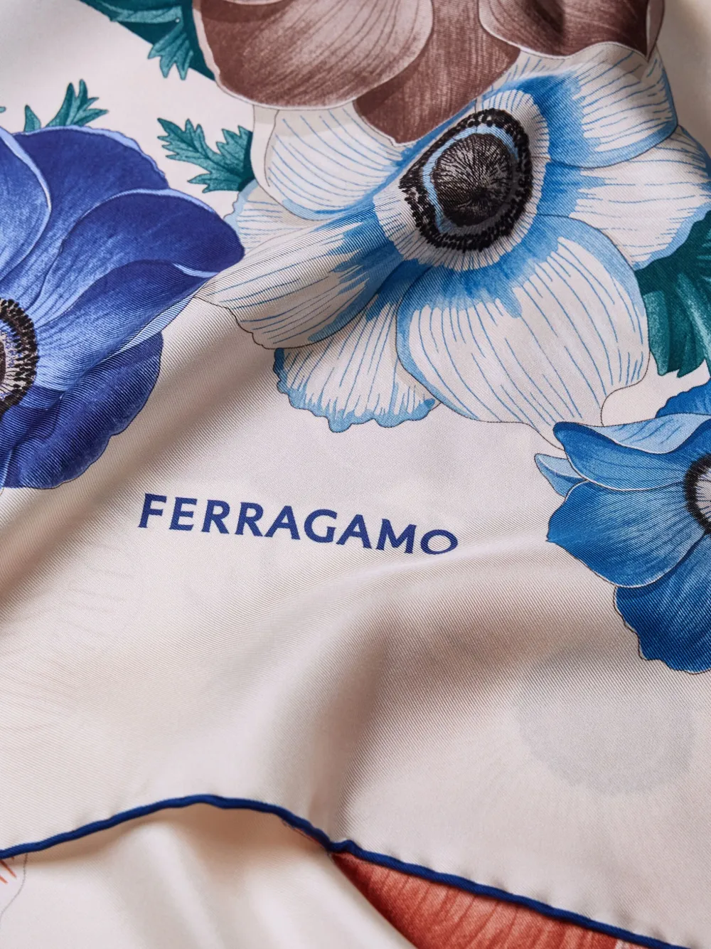 Ferragamo Zijden sjaal met print Blauw