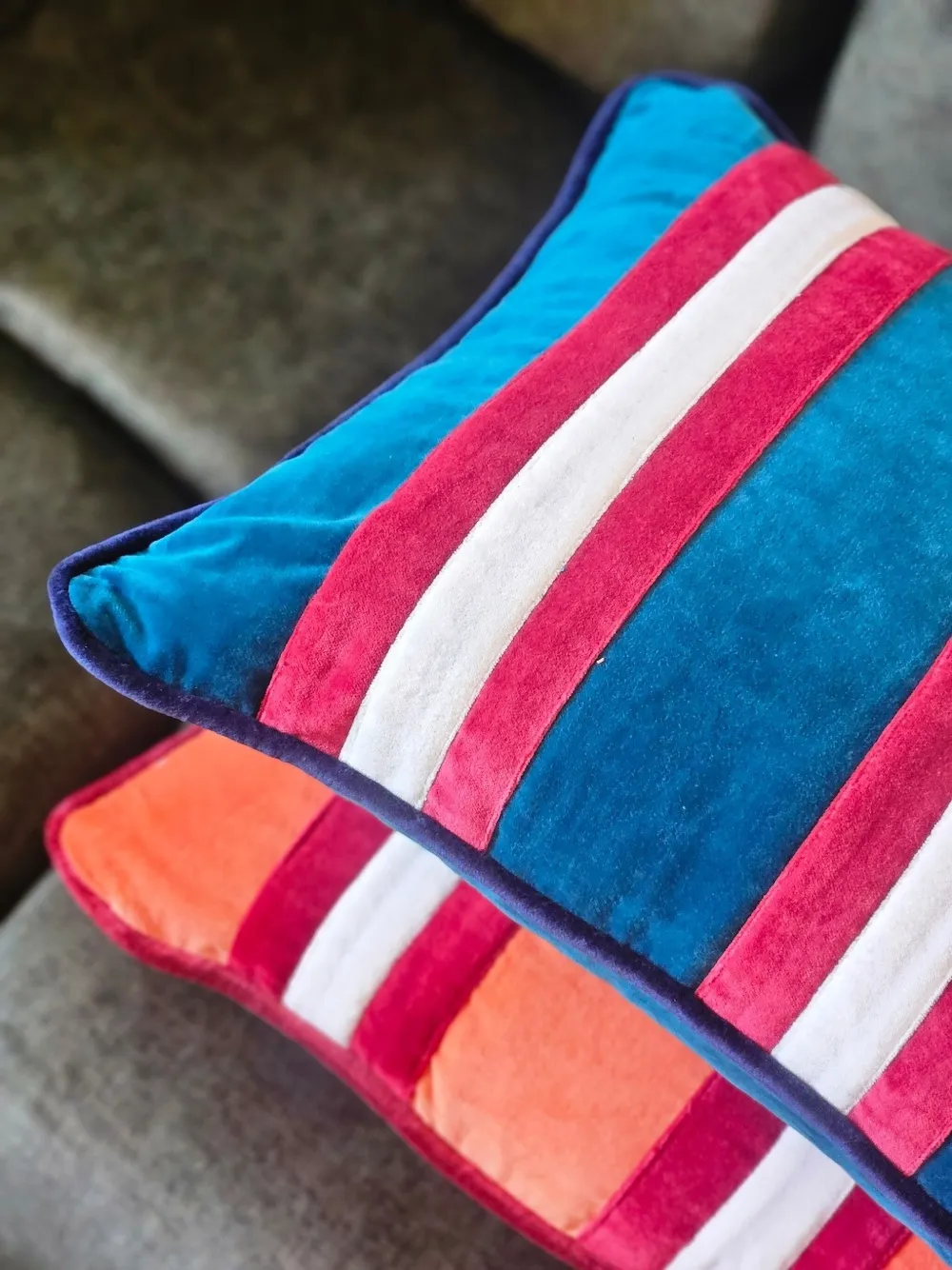Les-ottomans Gestreiftes Kissen Aus Samt 60cm X 40cm