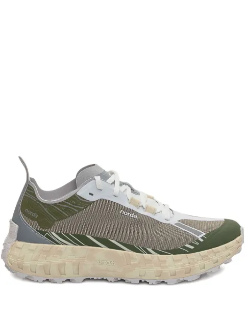 norda tenis con logo estampado