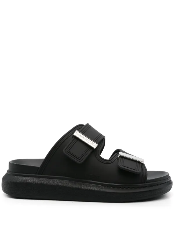 Alexander McQueen ロゴサンダル Alexander McQueen ロゴ サンダル | ブラック | FARFETCH JP