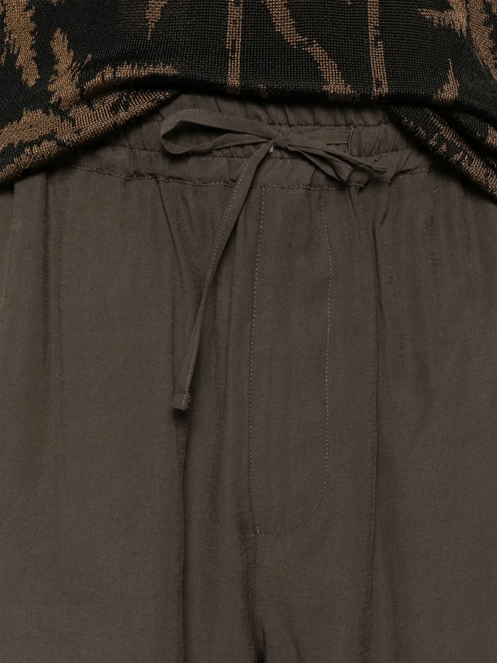 Emporio Armani Shorts met vredesteken patroon Bruin