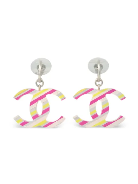 CHANEL Pre-Owned pendientes con colgante CC 2004