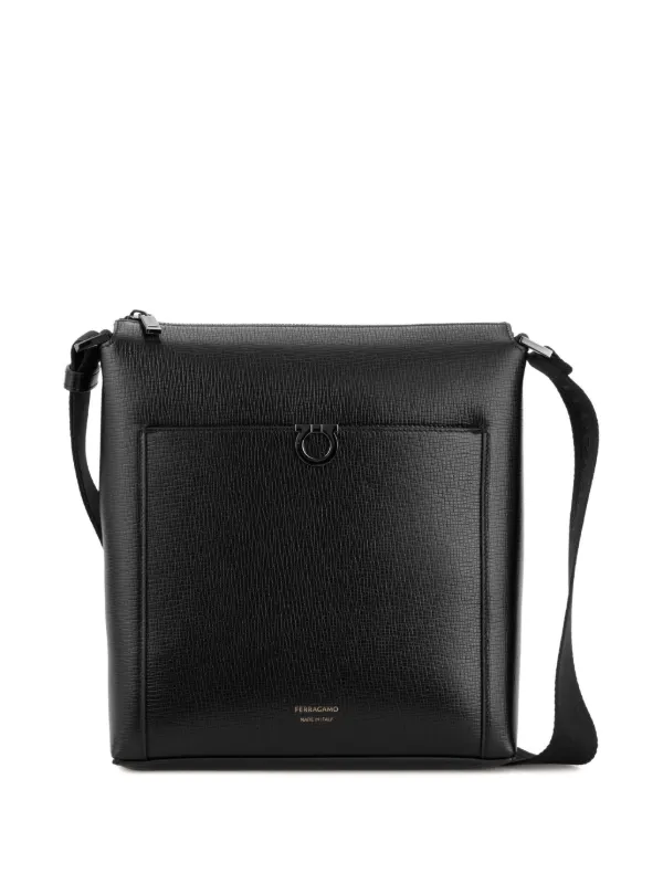 Ferragamo レザー メッセンジャーバッグ Ferragamo レザーメッセンジャーバッグ | ブラック | FARFETCH JP