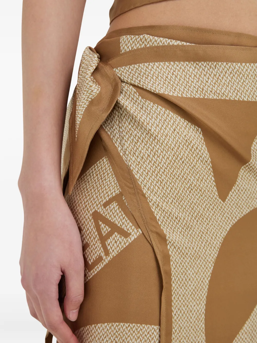 Ferragamo Sjaal met print Beige