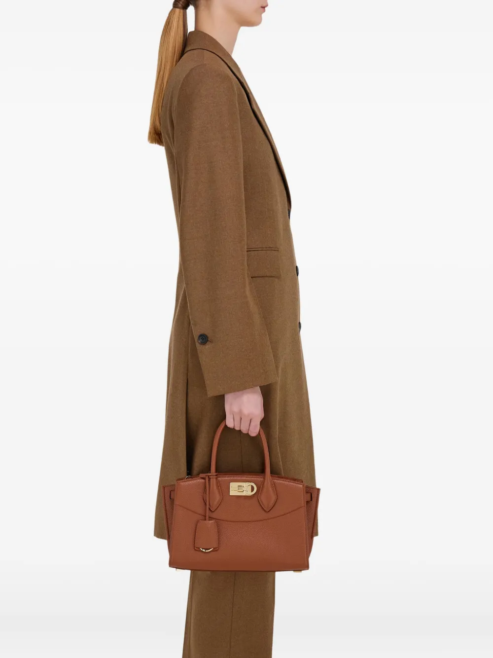 Ferragamo Soft Studio medium tas - Bruin