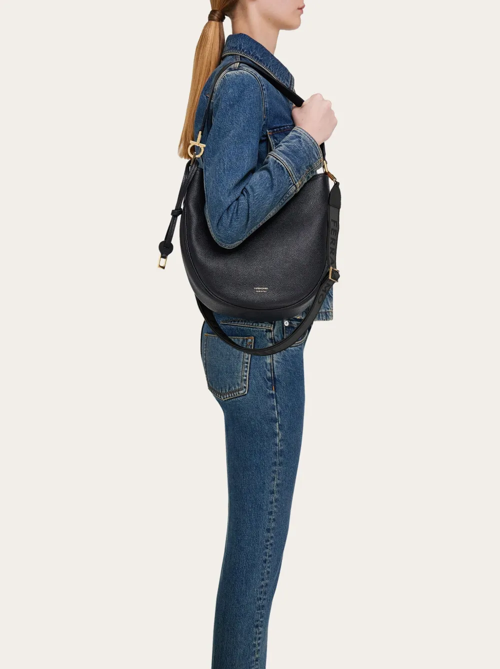 Ferragamo North-South leather shoulder bag - Zwart