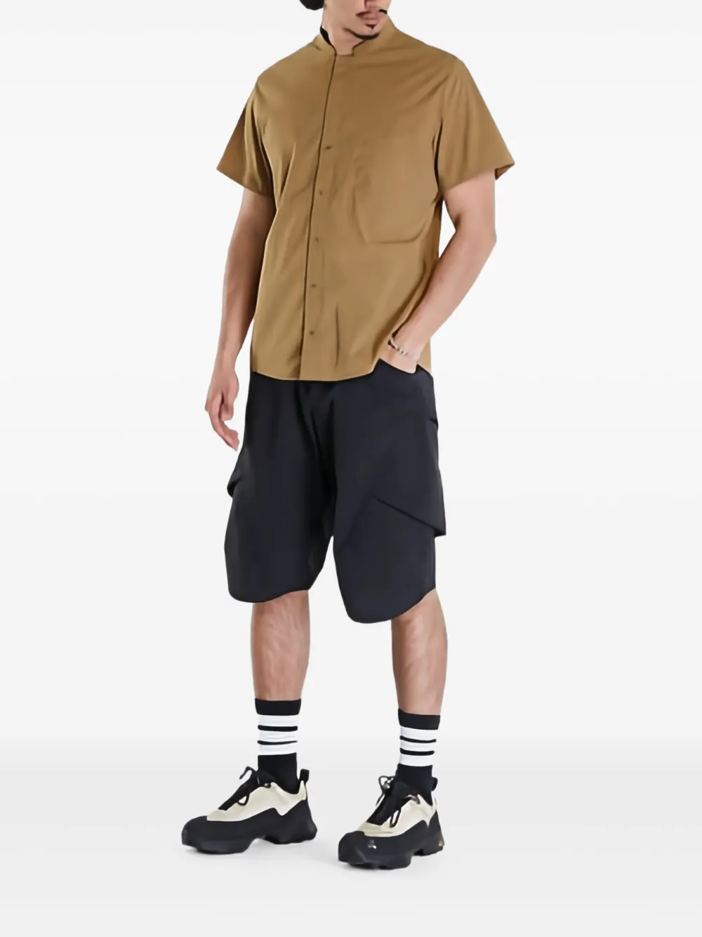 Poutnik by Tilak Blade shirt - Bruin
