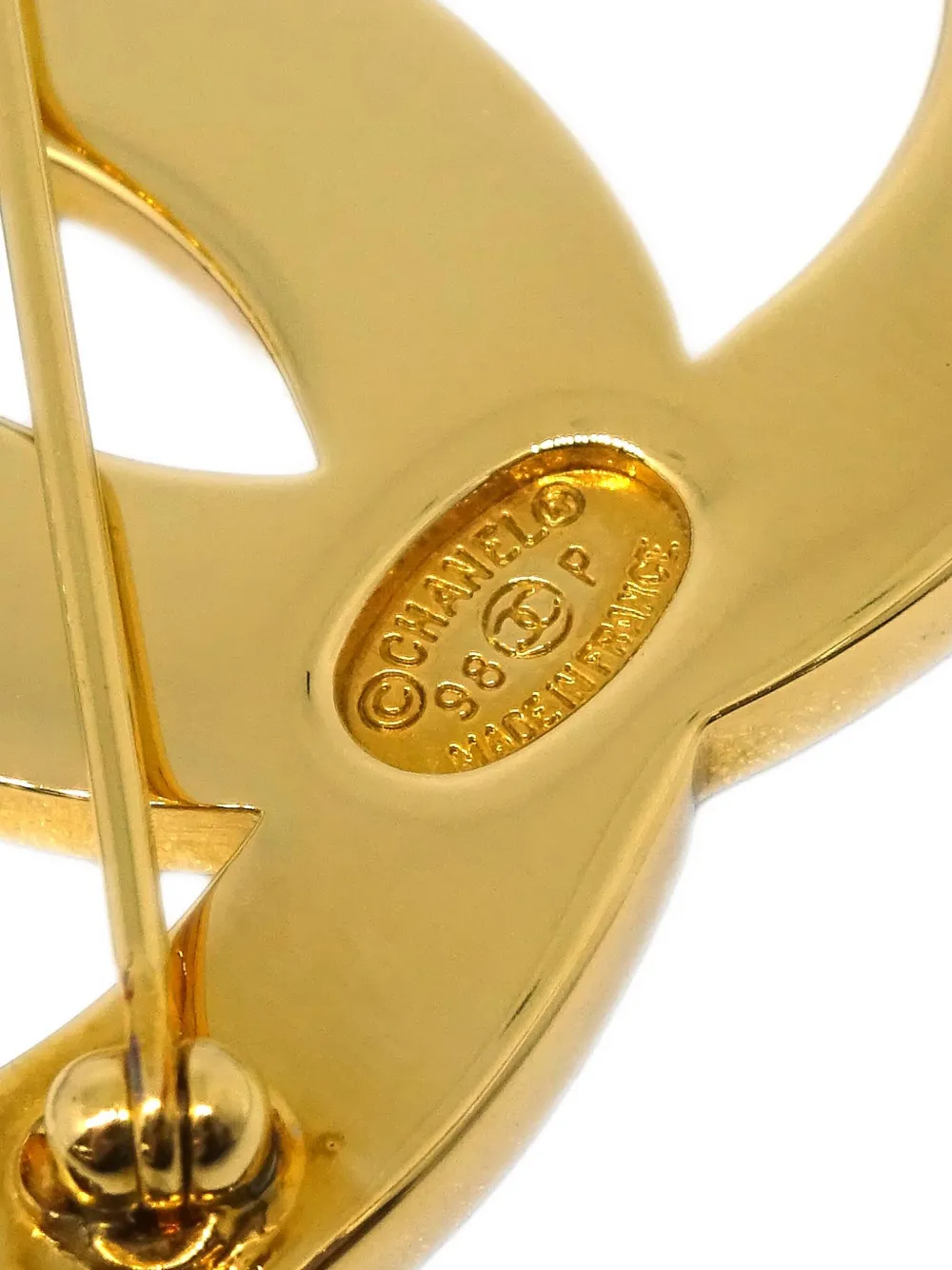 Pre-owned Chanel 1998 Cc Brooch In Gold