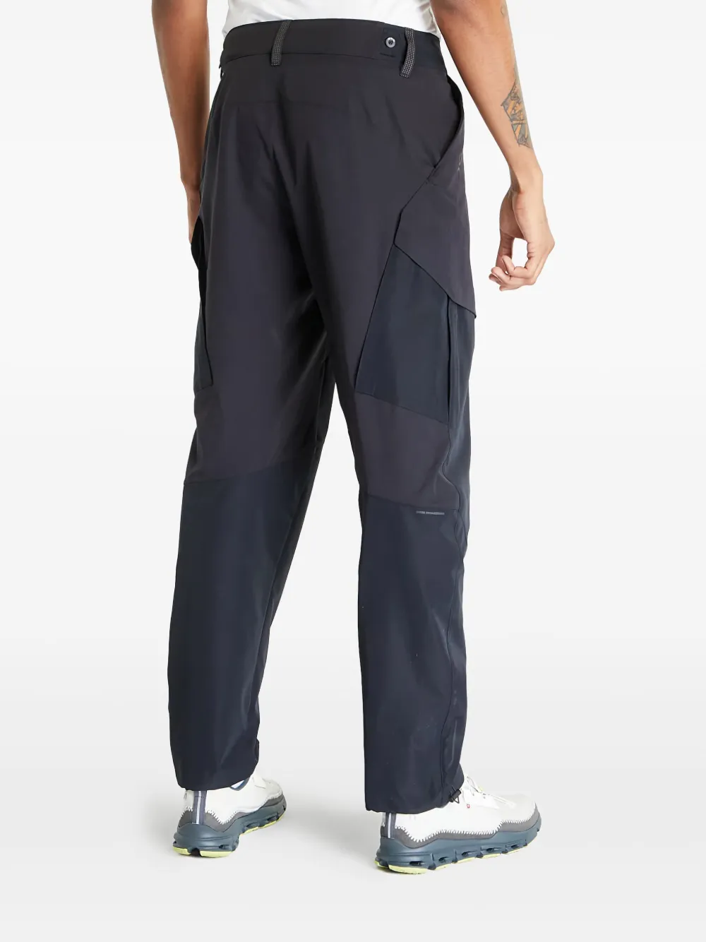 On Running On Explorer trousers | Regular-Fit & Straight Leg Pants | Image 2