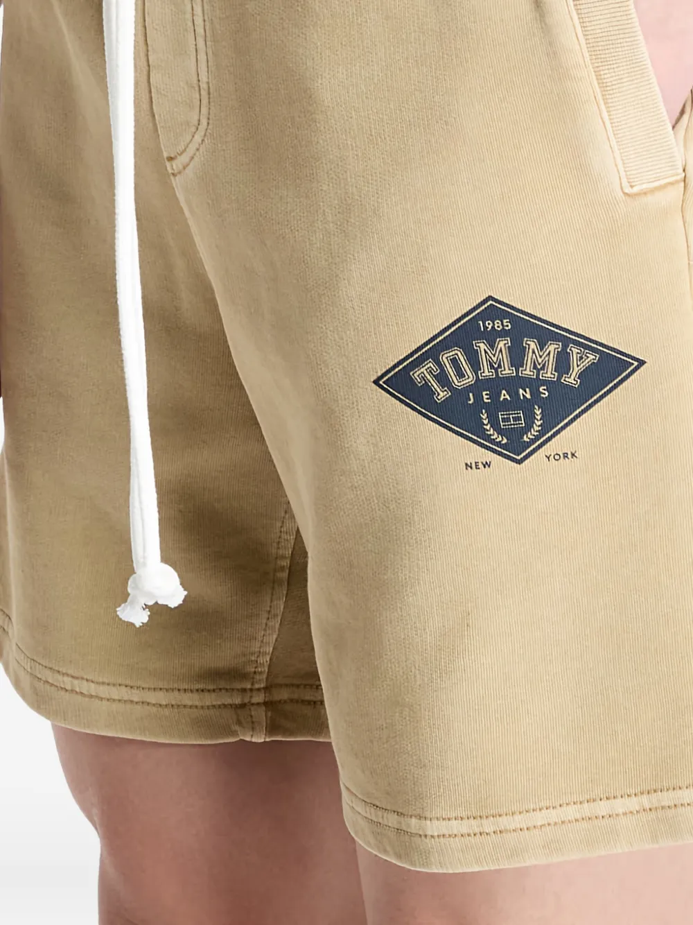 Tommy Hilfiger Shorts met trekkoord en grafische print Beige