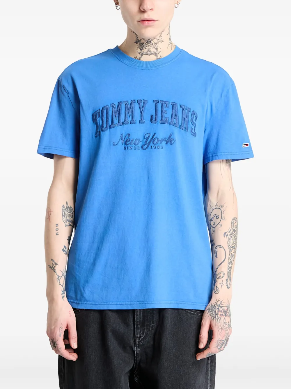 Tommy Jeans playera con logo bordado | Playeras | Image 2