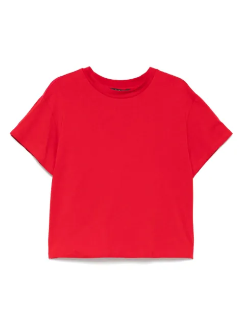 kaos playera con capas en la parte posterior