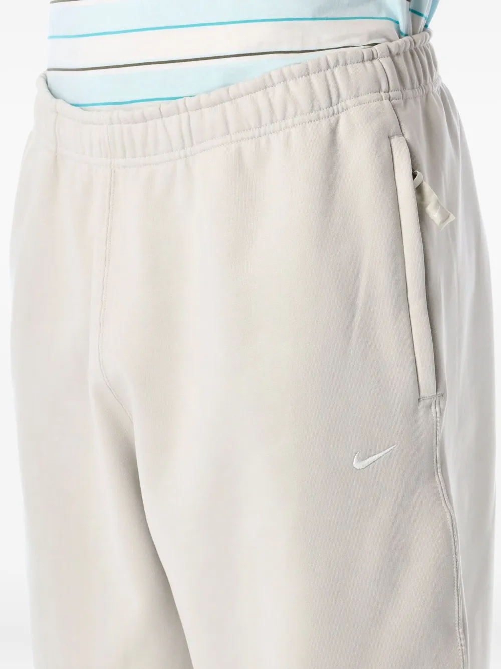 Nike Solo Swoosh joggingbroek Beige