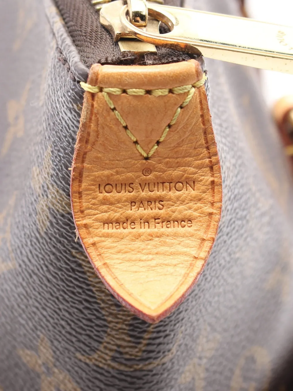 Pre-owned Louis Vuitton 2012 Totally Mm Shoulder Bag In Brown