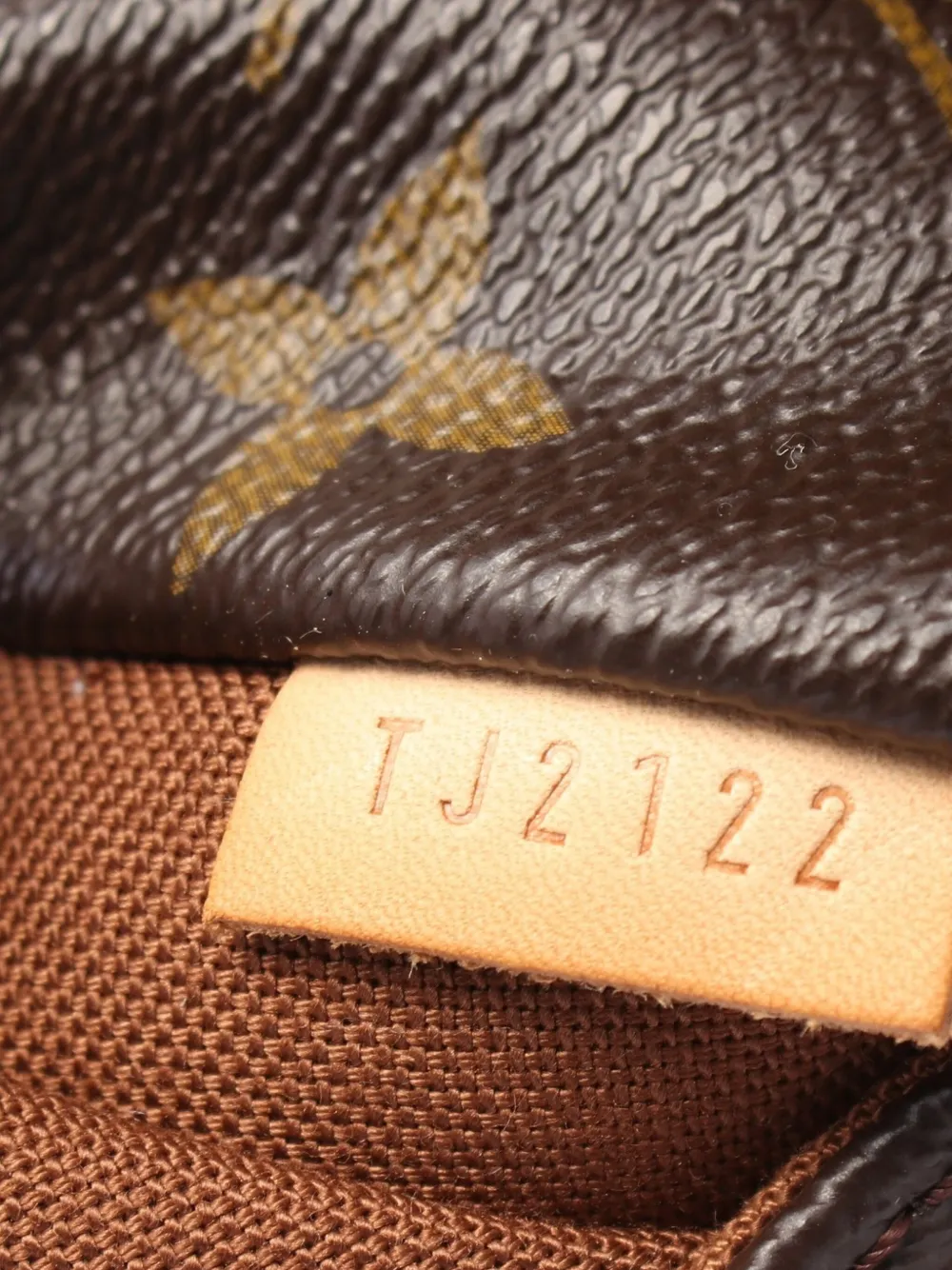 Pre-owned Louis Vuitton 2012 Totally Mm Shoulder Bag In Brown