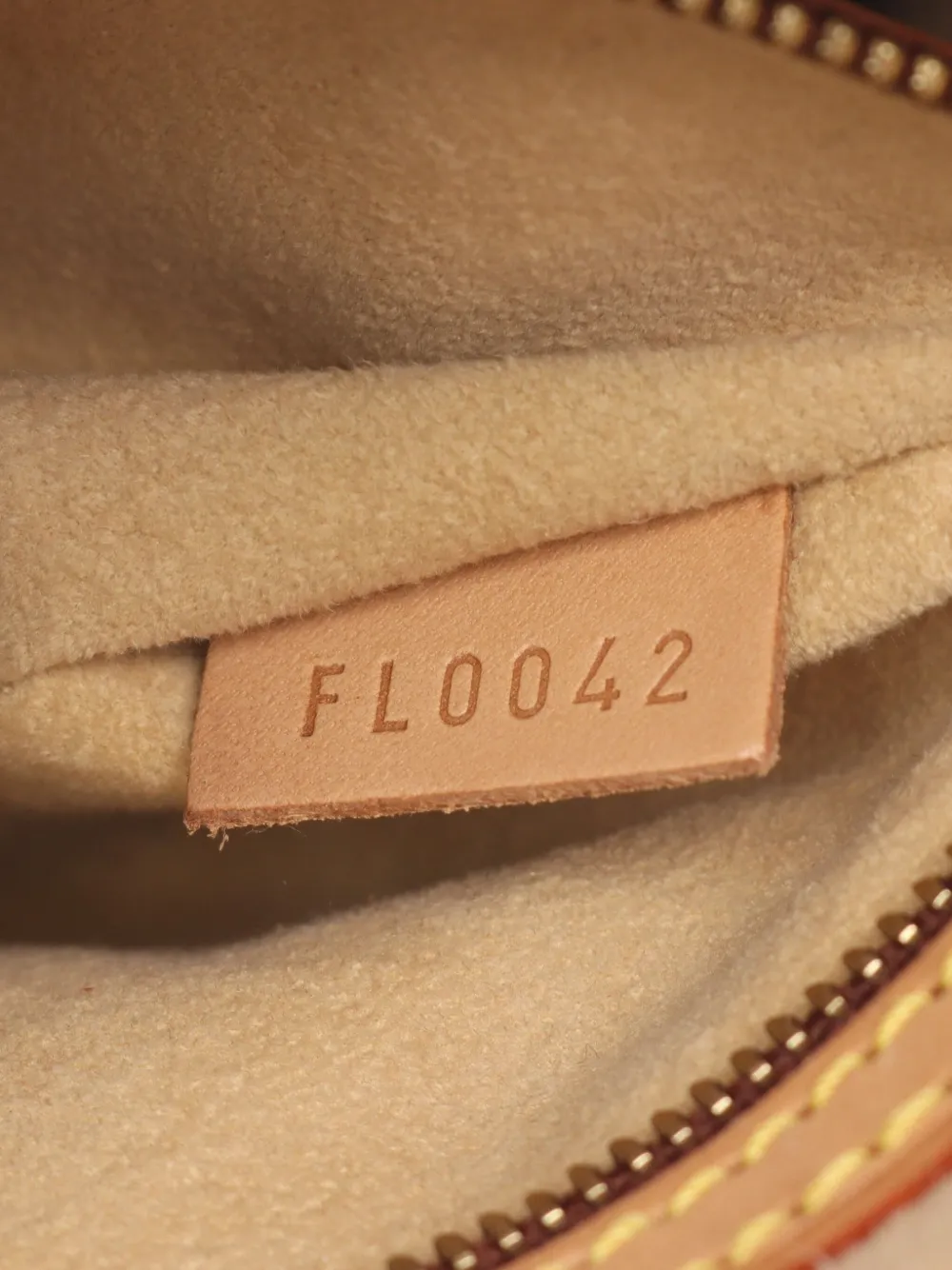 Pre-owned Louis Vuitton 2002 Looping Mm Shoulder Bag In Brown
